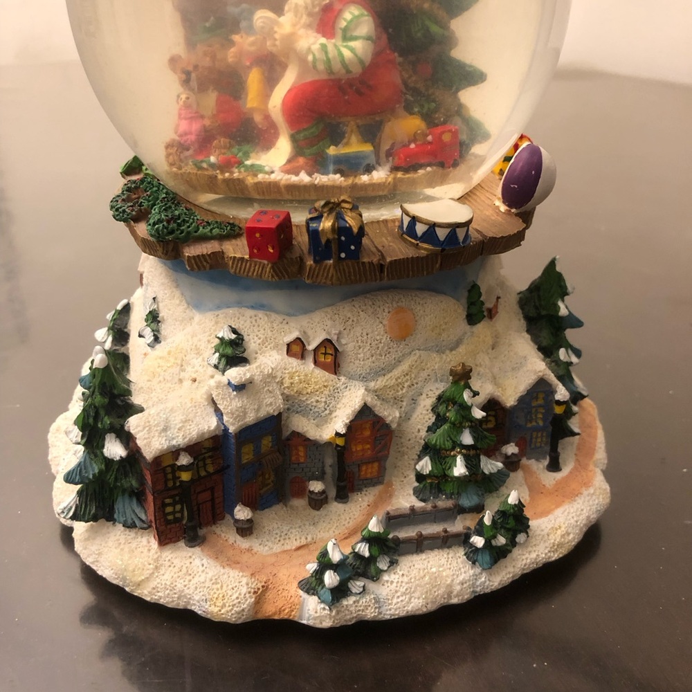 Snowglobe - Picture 5 of 11